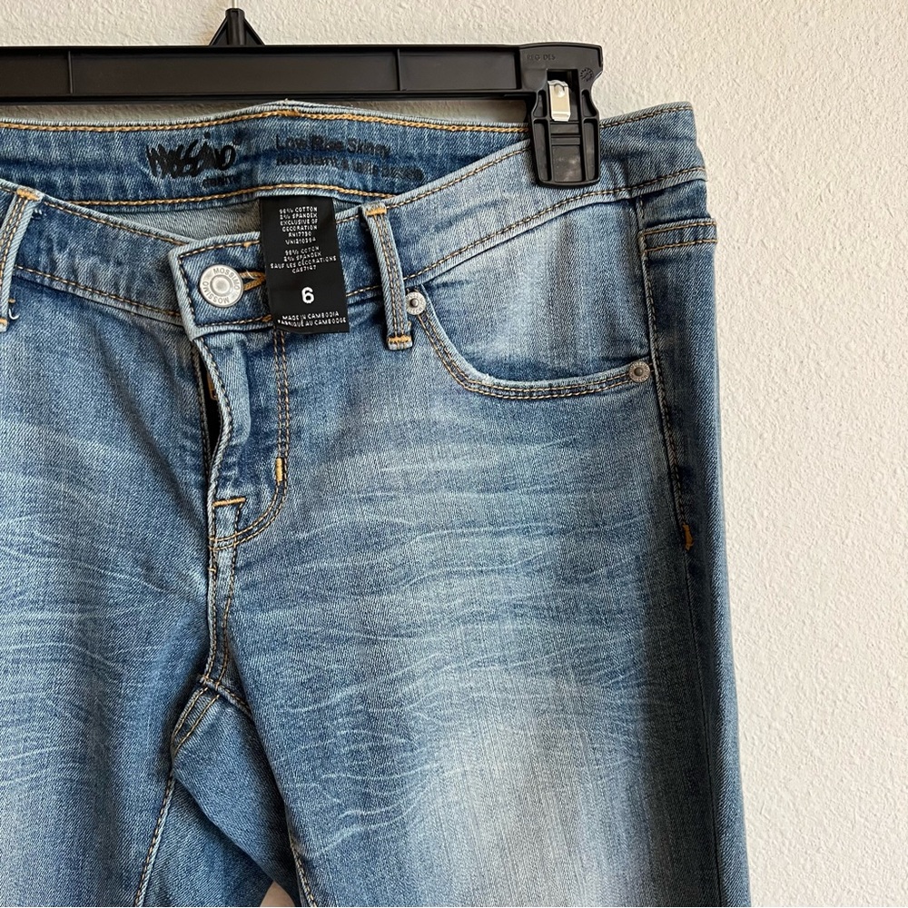 Mossimo Low Rise Skinny Ankle Distressed Knee Jeans - Picture 3 of 4